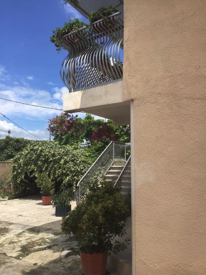 سوخومي Guesthouse On Zheleznodorozhnaya المظهر الخارجي الصورة