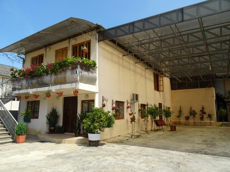 سوخومي Guesthouse On Zheleznodorozhnaya المظهر الخارجي الصورة