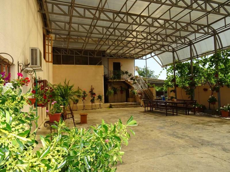 سوخومي Guesthouse On Zheleznodorozhnaya المظهر الخارجي الصورة